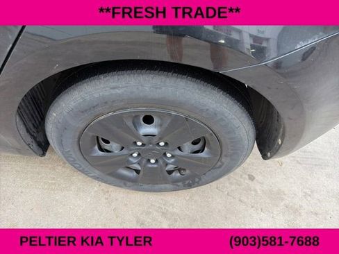 Used 2017 Kia Forte LX image 8