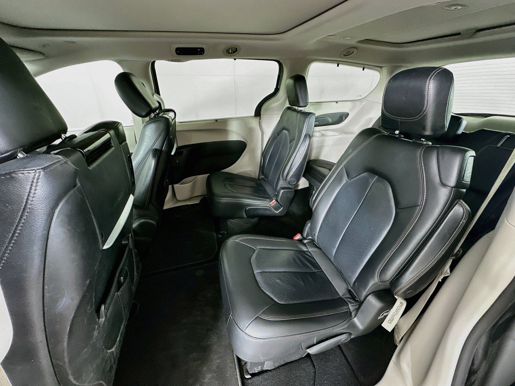 Used 2019 Chrysler Pacifica Touring-L Plus w/ Advanced Safetytec Group FWD image 29