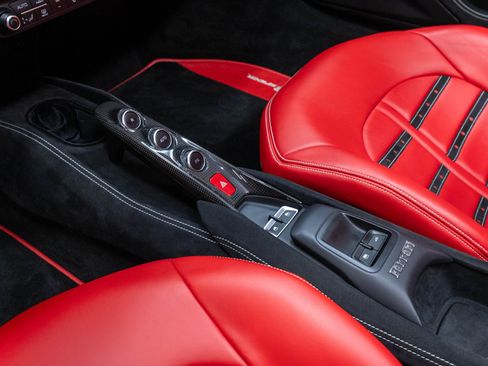 Used 2021 Ferrari F8 Tributo RWD image 11