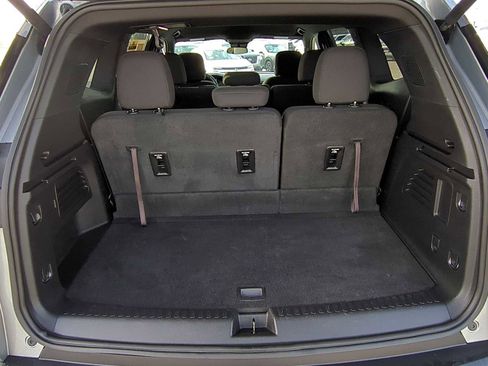 Used 2025 GMC Acadia Elevation image 24