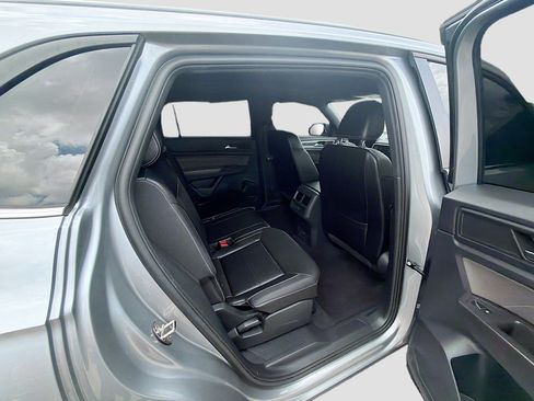 Used 2022 Volkswagen Atlas Cross Sport SE FWD image 28