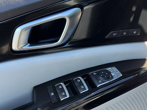 Used 2023 Kia Carnival SX Prestige FWD image 16