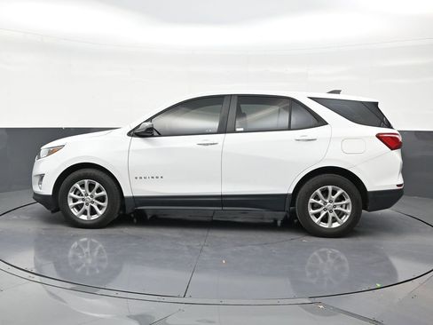 Used 2020 Chevrolet Equinox LS FWD image 2