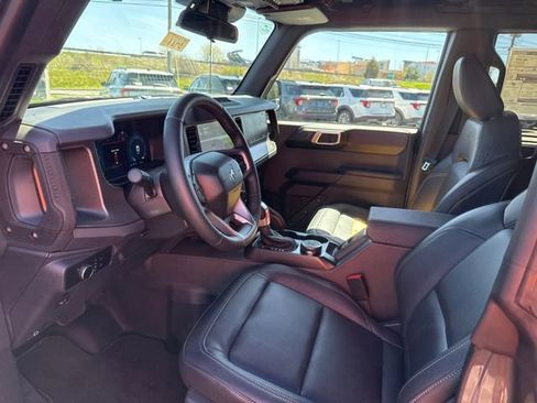 New 2025 Ford Bronco Badlands w/ Sasquatch Package AWD/4WD image 9