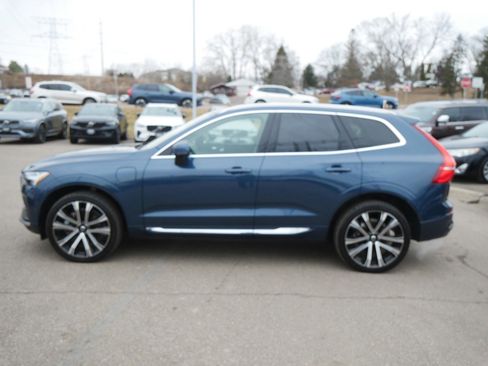 Used 2023 Volvo XC60 T8 Ultimate w/ Climate Package image 4
