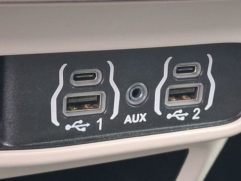 Used 2024 Chrysler Pacifica Touring-L image 26