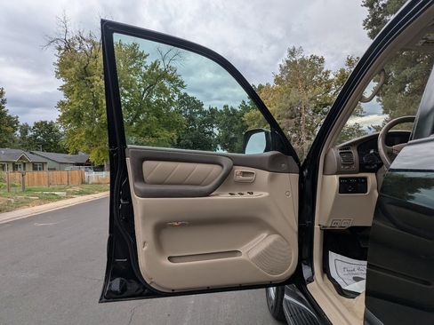 Used 2005 Toyota Land Cruiser image 10