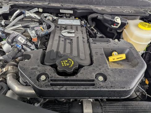 New 2026 RAM 2500 Laramie AWD/4WD image 12