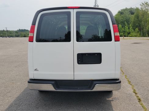 Used 2013 Chevrolet Express 1500 RWD image 6