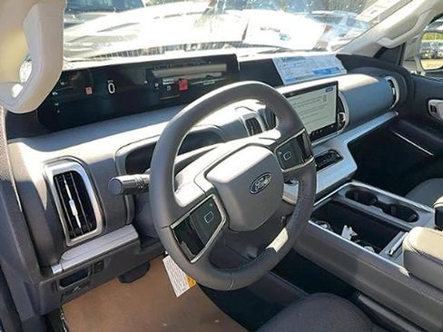 New 2025 Ford Expedition Active image 17