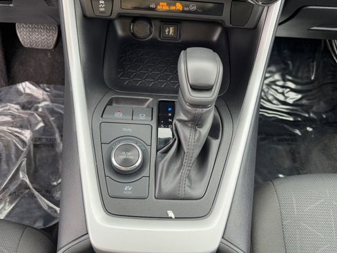 Certified 2025 Toyota RAV4 XLE image 28