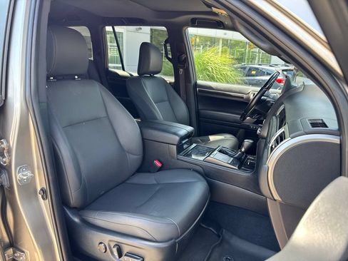 Used 2023 Lexus GX 460 Premium w/ Accessory Package AWD/4WD image 8