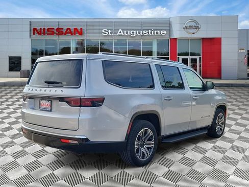 Used 2024 Jeep Wagoneer L Series II w/ Flexible Seating Group AWD/4WD image 2