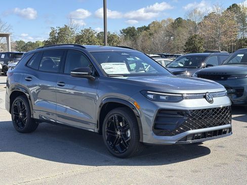 New 2026 Volkswagen Tiguan SE R-Line FWD image 7