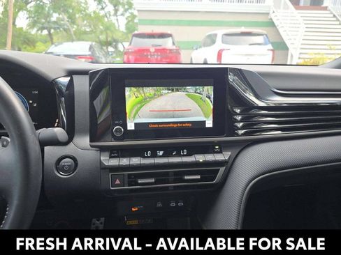 Used 2025 Toyota Camry SE FWD image 8