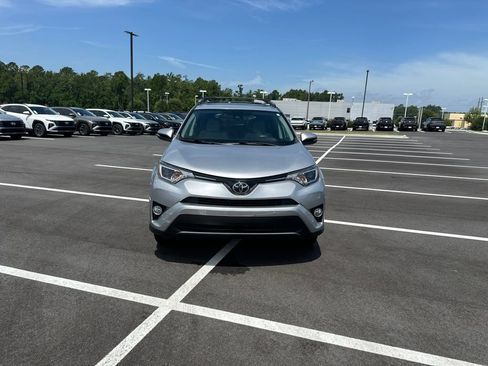 Used 2017 Toyota RAV4 XLE AWD/4WD image 2