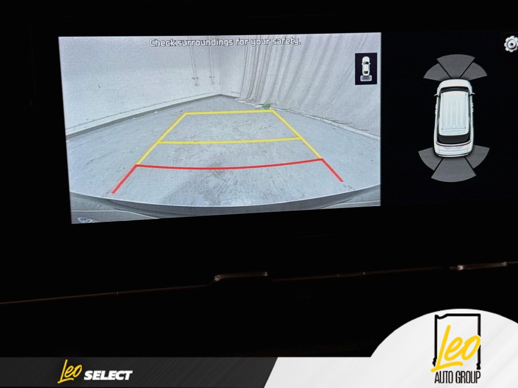 Used 2022 Kia Carnival EX FWD image 17
