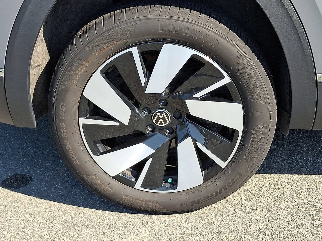 Used 2025 Volkswagen Atlas Cross Sport SEL AWD/4WD image 8