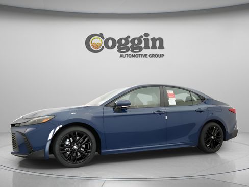 Used 2026 Toyota Camry SE FWD image 4
