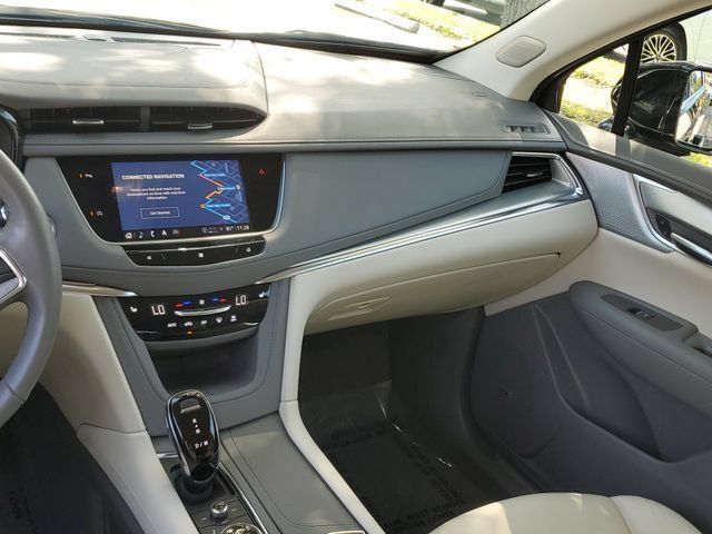 Used 2021 Cadillac XT5 Premium Luxury w/ LPO, Premium Carpet Package FWD image 21