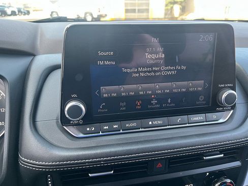 Used 2023 Nissan Rogue SV image 10