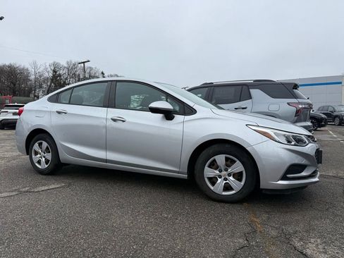 Used 2018 Chevrolet Cruze LS image 7
