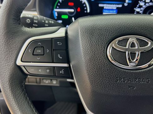 Used 2026 Toyota Sienna XLE FWD image 18