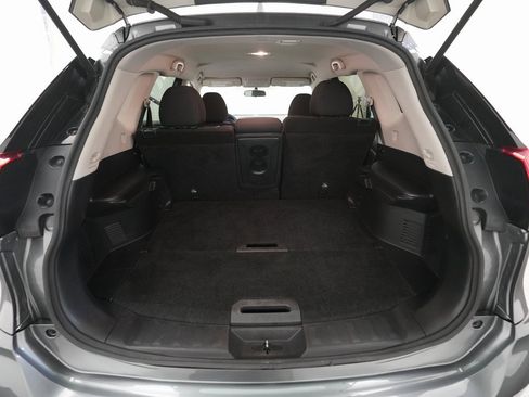 Used 2020 Nissan Rogue SV image 10