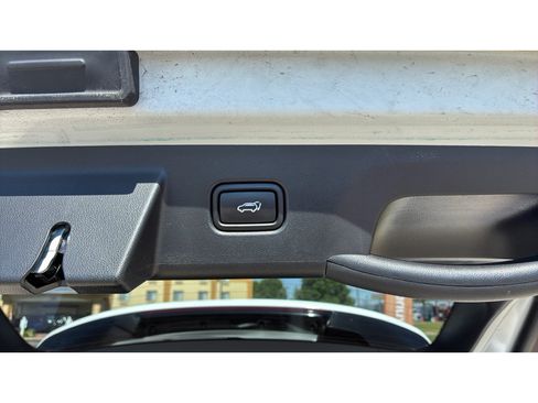 Certified 2024 Hyundai Tucson Limited AWD/4WD image 10