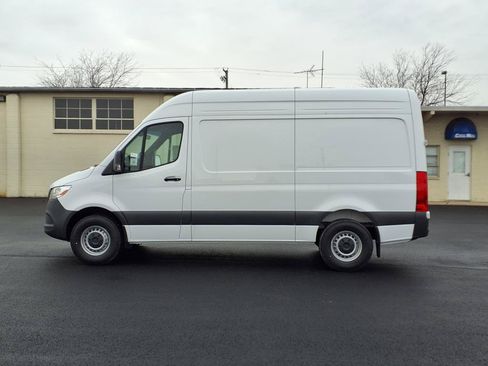 Used 2025 Mercedes-Benz Sprinter 2500 image 11