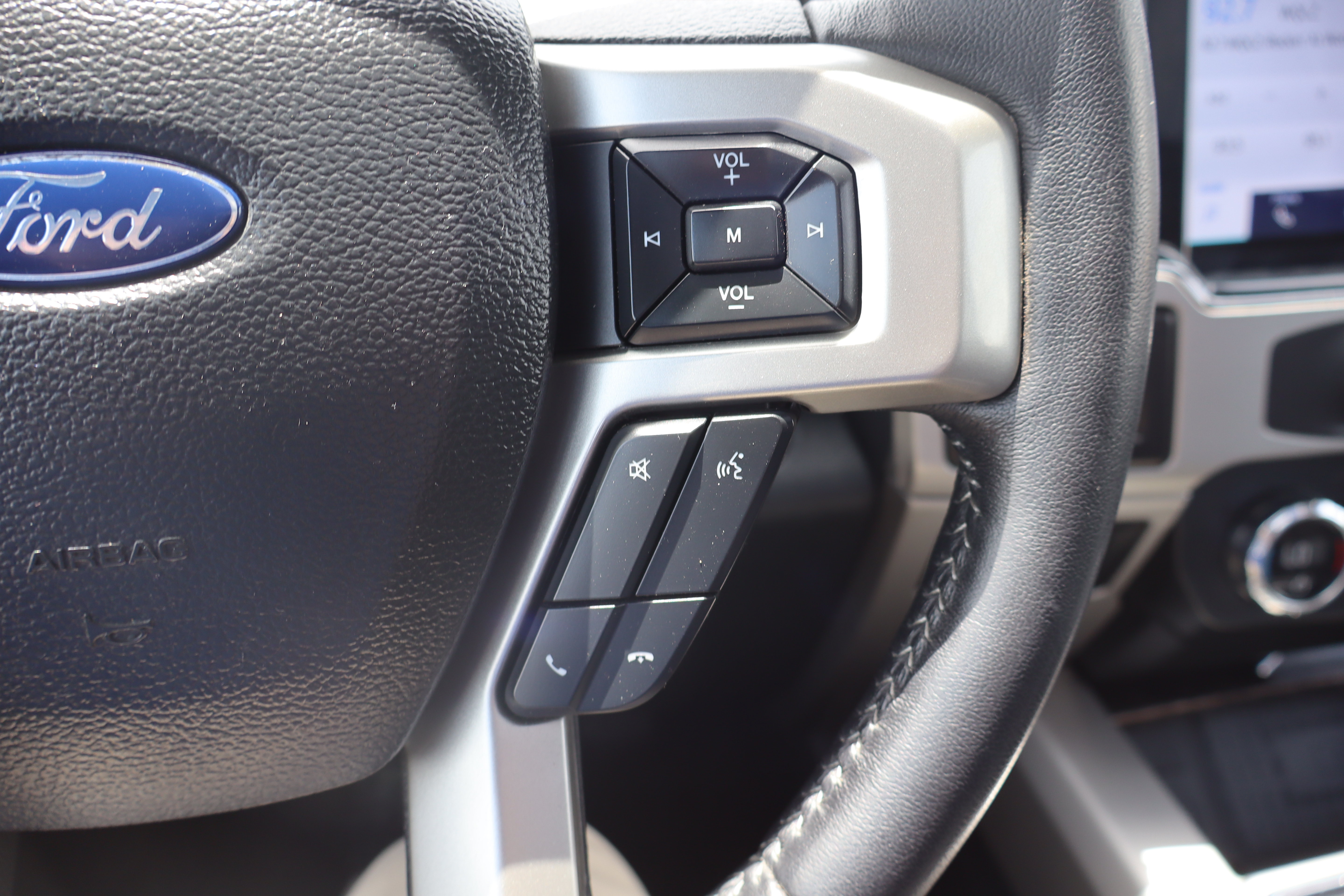 Used 2022 Ford F350 Lariat w/ Lariat Ultimate Package AWD/4WD image 16