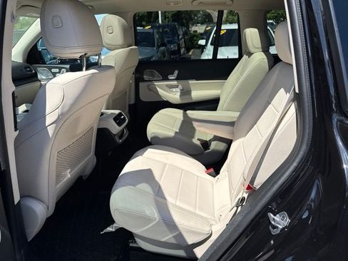 Used 2025 Mercedes-Benz GLS 450 4MATIC image 19