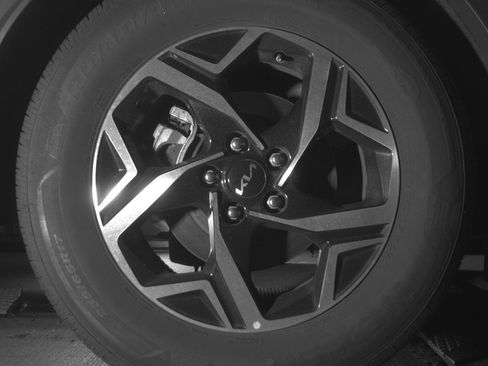 Used 2025 Kia Sportage LX image 15