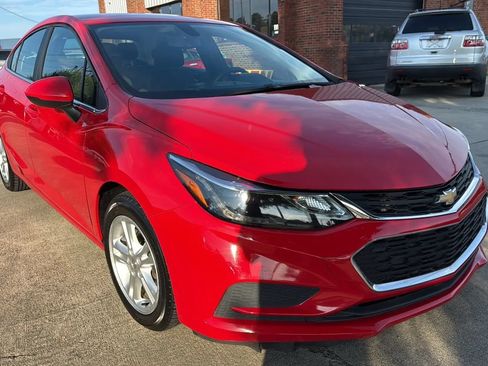 Used 2017 Chevrolet Cruze LT FWD image 7