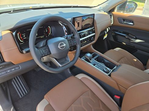 New 2026 Nissan Pathfinder Platinum AWD/4WD image 8