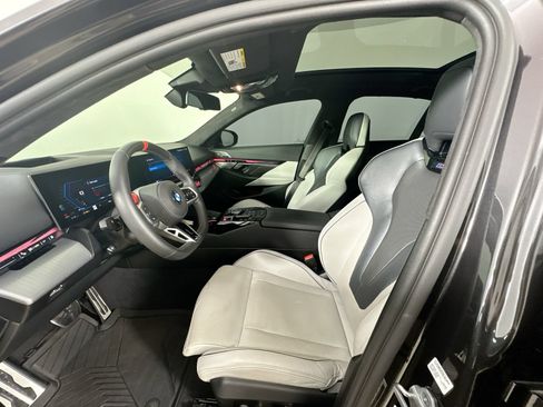 Used 2025 BMW M5 w/ Executive Package AWD/4WD image 32