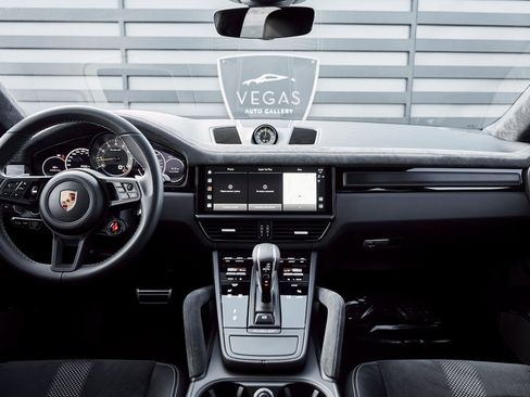 Used 2023 Porsche Cayenne Turbo GT image 58