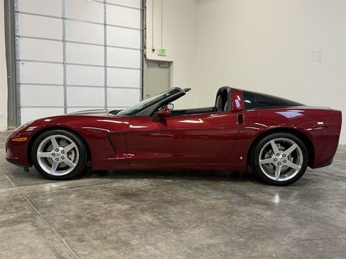 Used 2006 Chevrolet Corvette Coupe w/ Preferred Equipment Group RWD image 12
