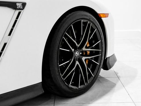 Used 2021 Nissan GT-R Premium image 47