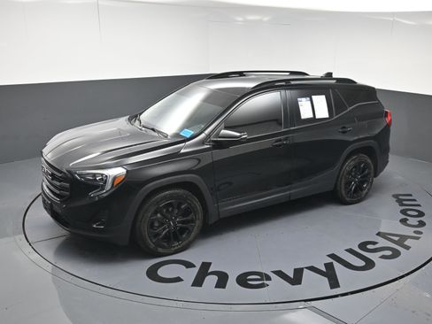 Used 2021 GMC Terrain SLT w/ Elevation Edition image 12