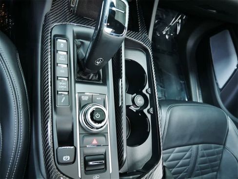 Used 2022 Maserati Levante Trofeo image 19