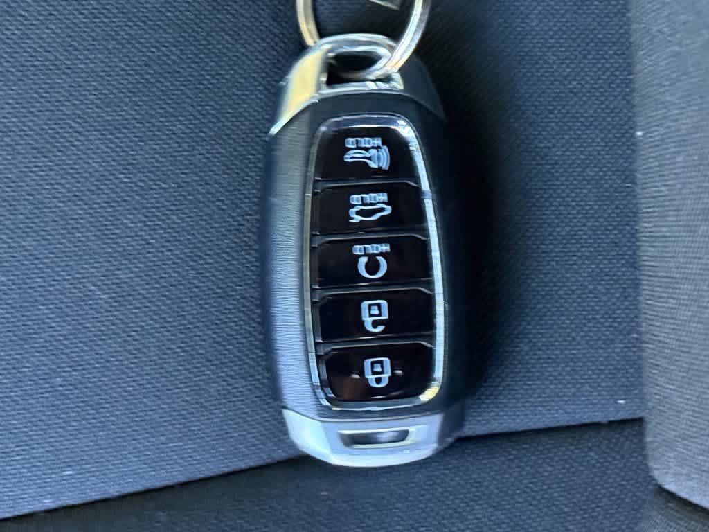 Used 2023 Hyundai Elantra SEL w/ Cargo Package FWD image 19