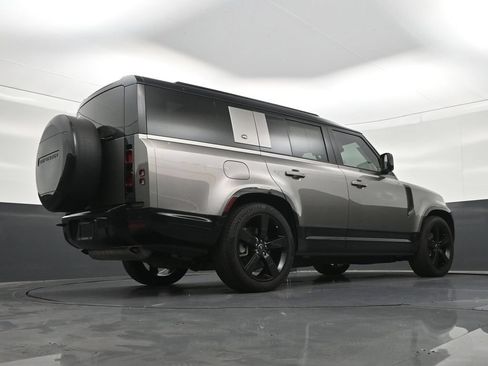 Used 2024 Land Rover Defender 130 X-Dynamic SE AWD/4WD image 27
