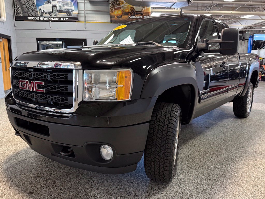 Used 2011 GMC Sierra 2500 SLT w/ SLT Convenience Package AWD/4WD image 3