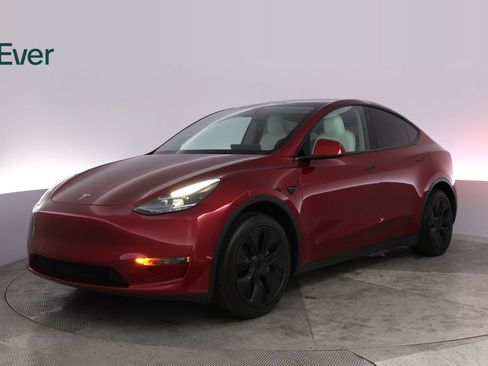 Used 2025 Tesla Model Y Long Range RWD image 2