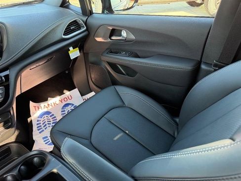 New 2026 Chrysler Pacifica Select w/ S Appearance Package image 19