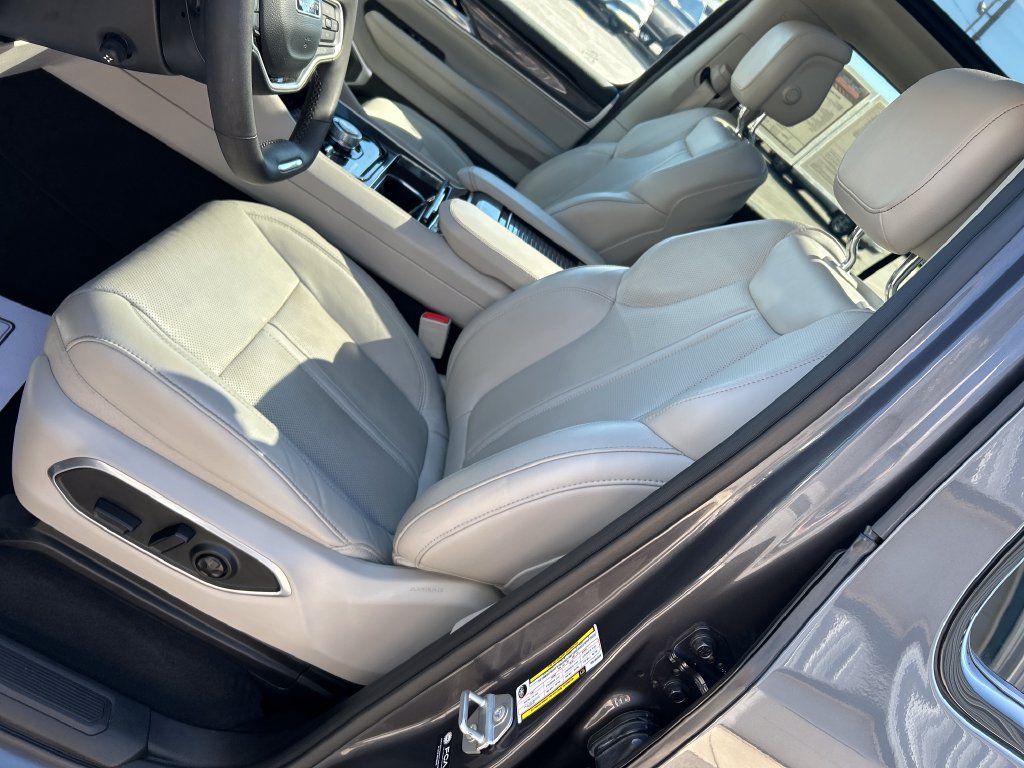 Used 2024 Jeep Wagoneer L 4WD w/ Premium Group I image 12
