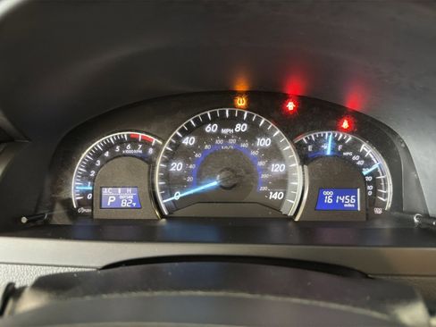 Used 2013 Toyota Camry XLE w/ Leather Pkg FWD image 18