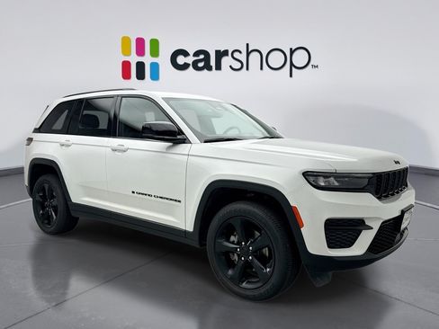 Used 2023 Jeep Grand Cherokee Altitude AWD/4WD image 7