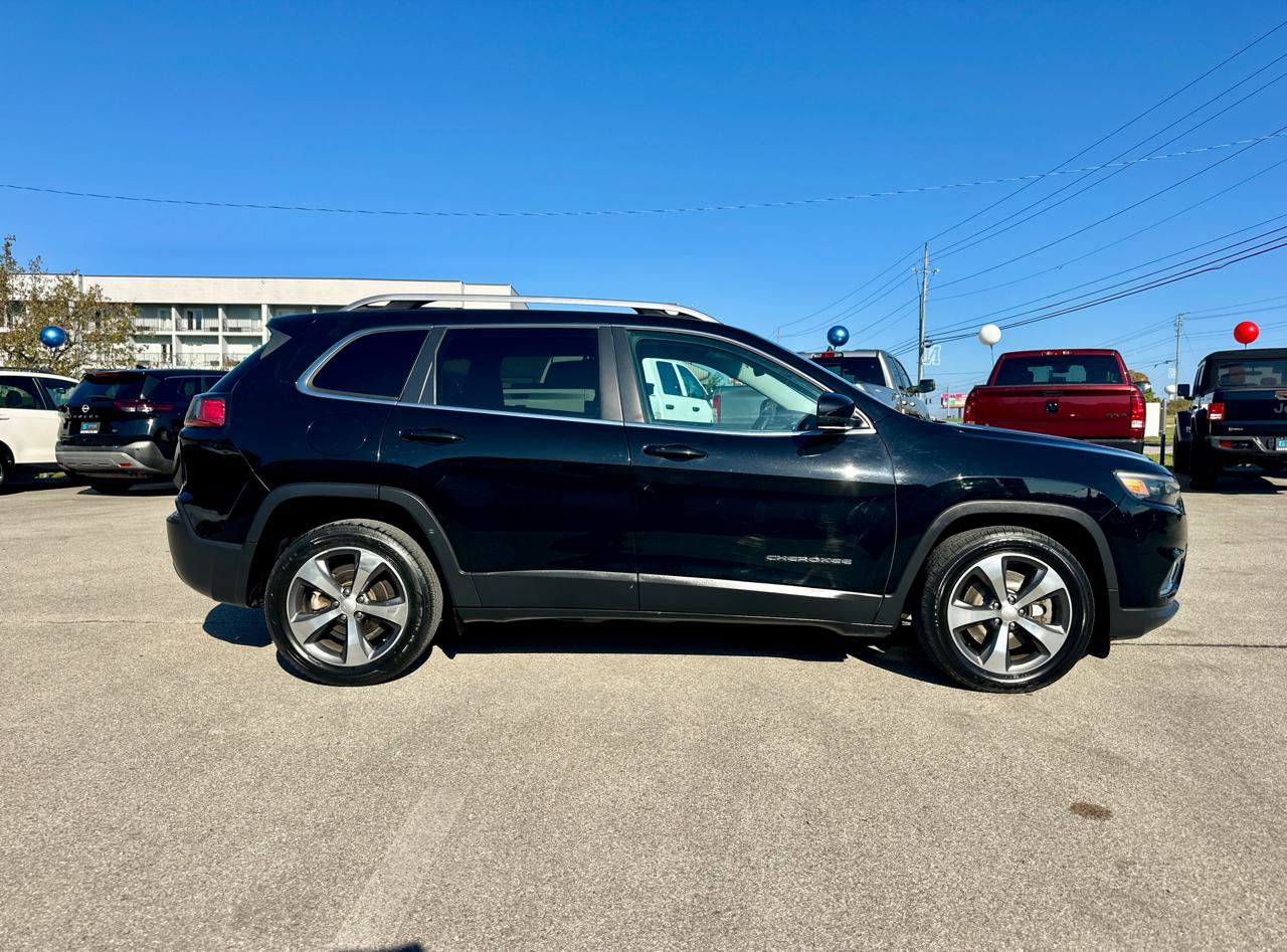 Used 2019 Jeep Cherokee Limited FWD image 3